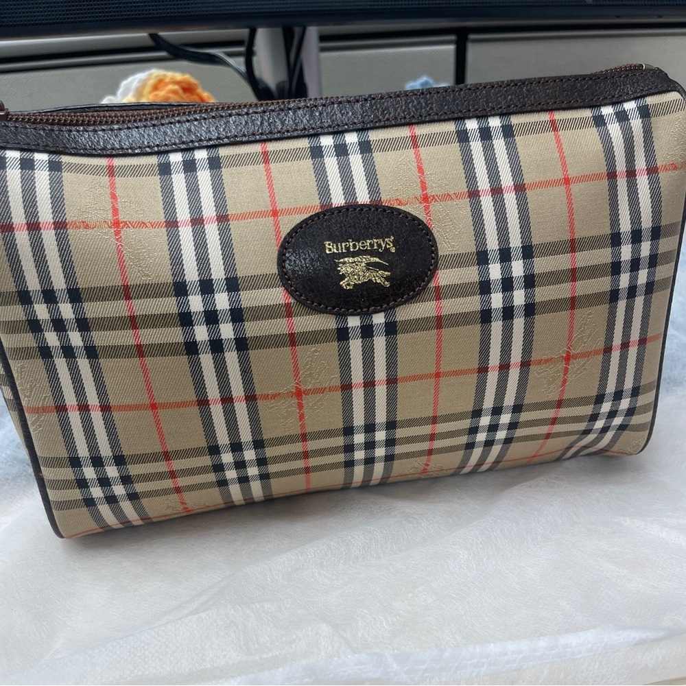 Burberry Vintage Nova Check
Cosmetic Pouch/Clutch with CERTIFICATE OF AUTH